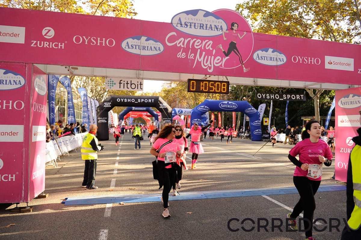 Llegada de la Carrera de la Mujer de Barcelona (ARCO IZQUIERDO 34)