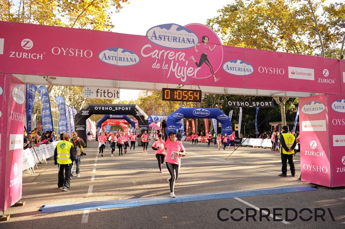Llegada de la Carrera de la Mujer de Barcelona (ARCO IZQUIERDO 35)