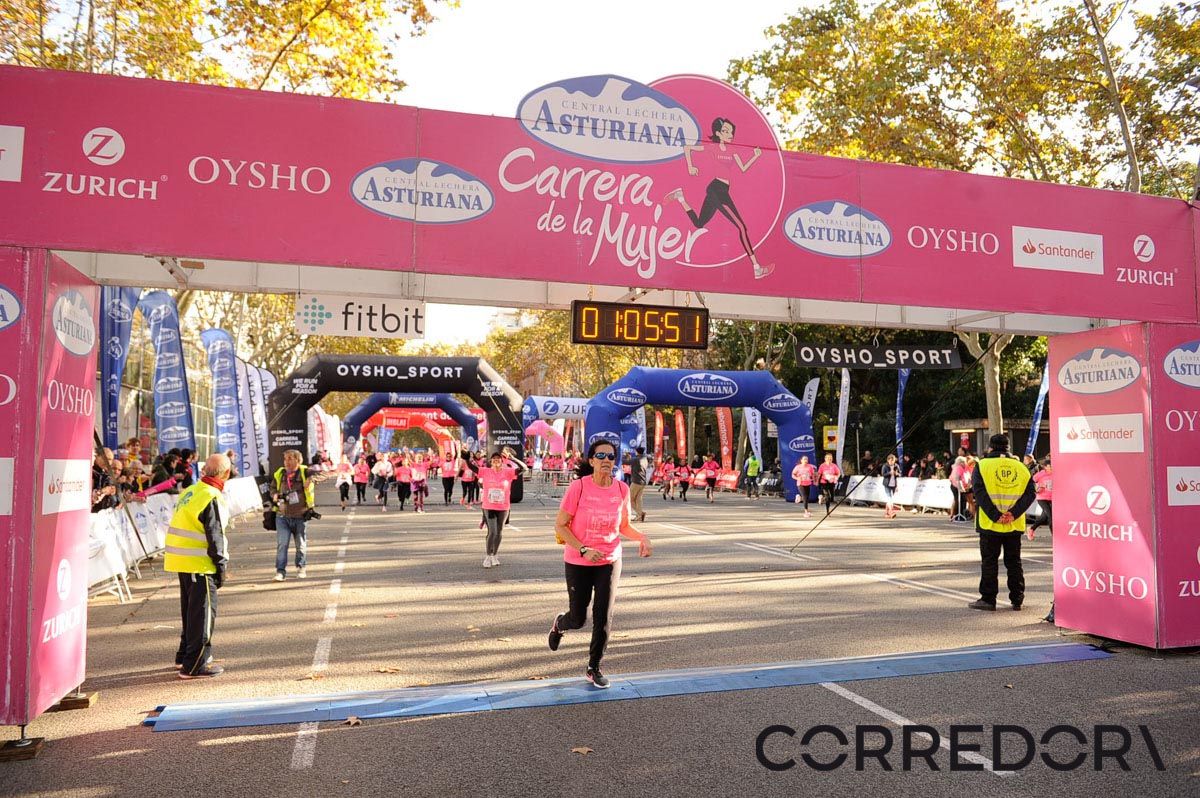 Llegada de la Carrera de la Mujer de Barcelona (ARCO IZQUIERDO 35)