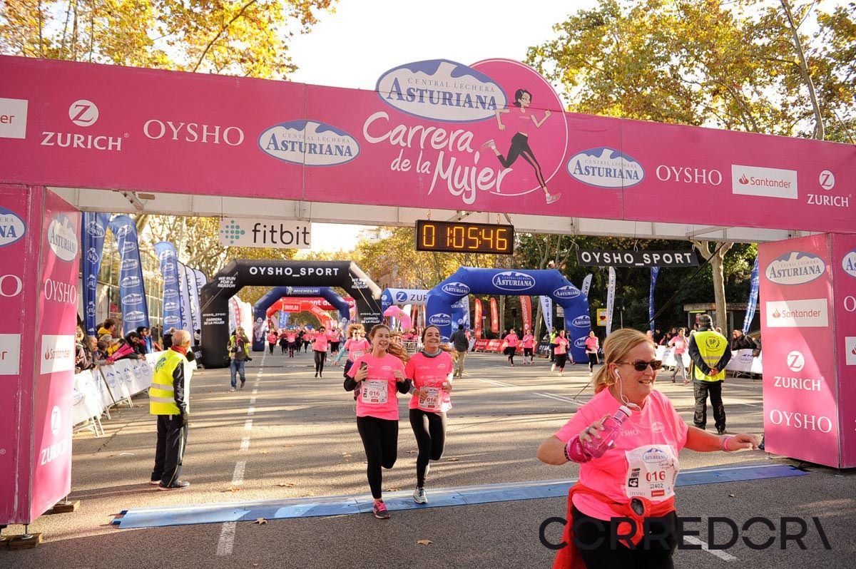 Llegada de la Carrera de la Mujer de Barcelona (ARCO IZQUIERDO 35)