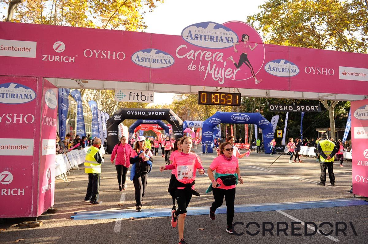 Llegada de la Carrera de la Mujer de Barcelona (ARCO IZQUIERDO 35)