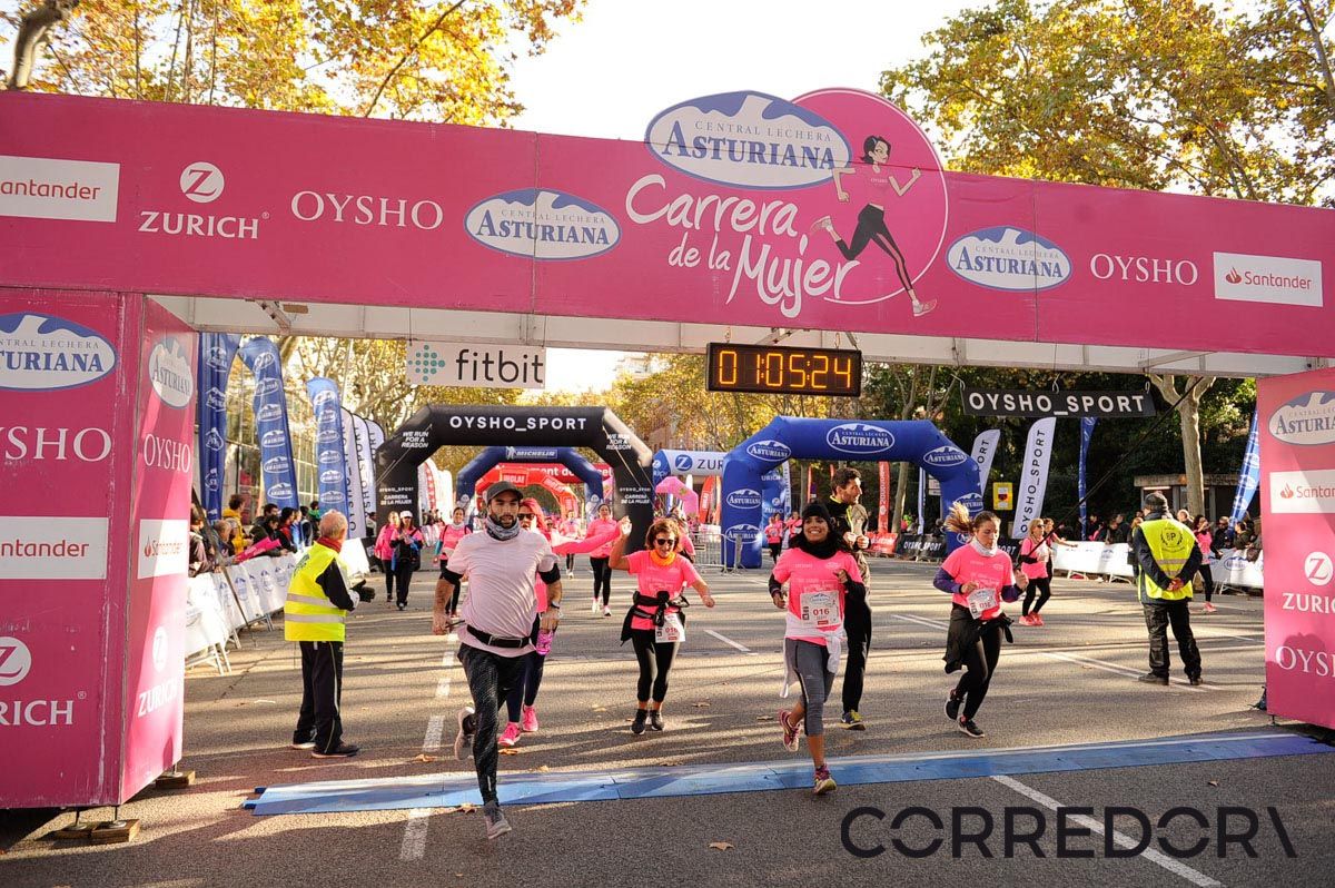 Llegada de la Carrera de la Mujer de Barcelona (ARCO IZQUIERDO 34)