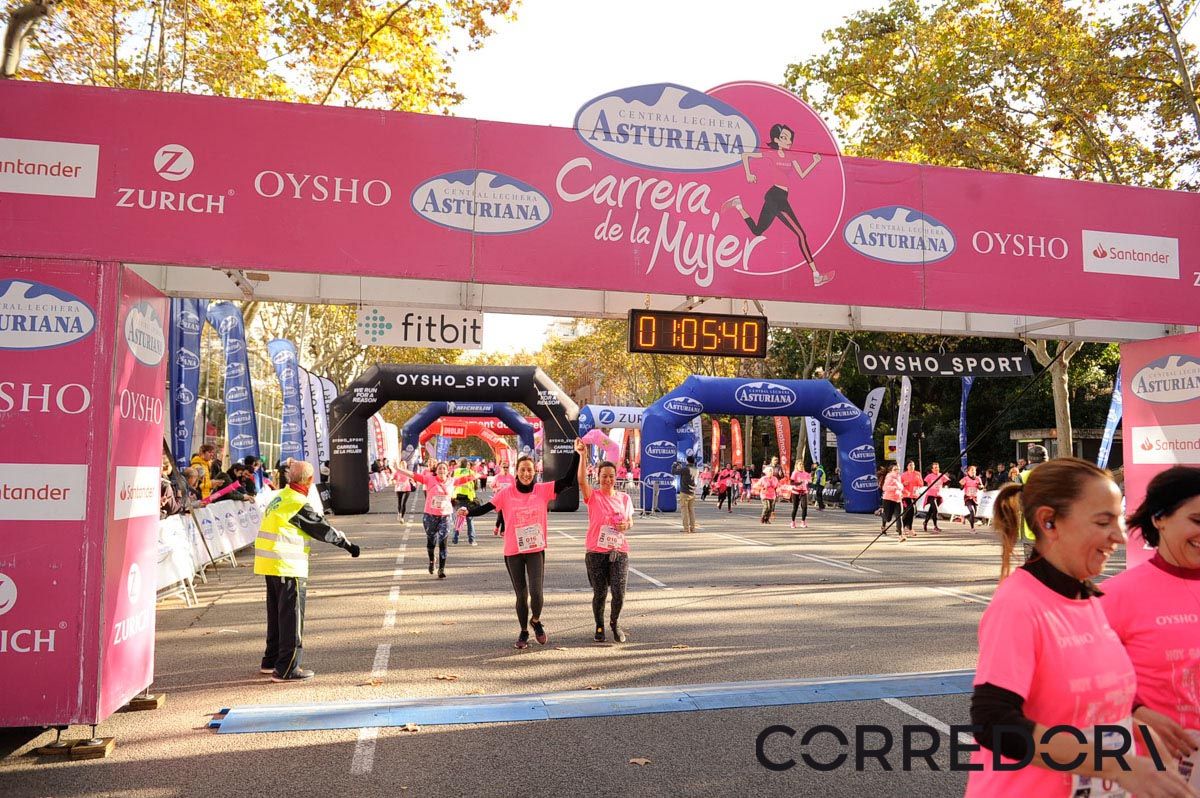 Llegada de la Carrera de la Mujer de Barcelona (ARCO IZQUIERDO 35)