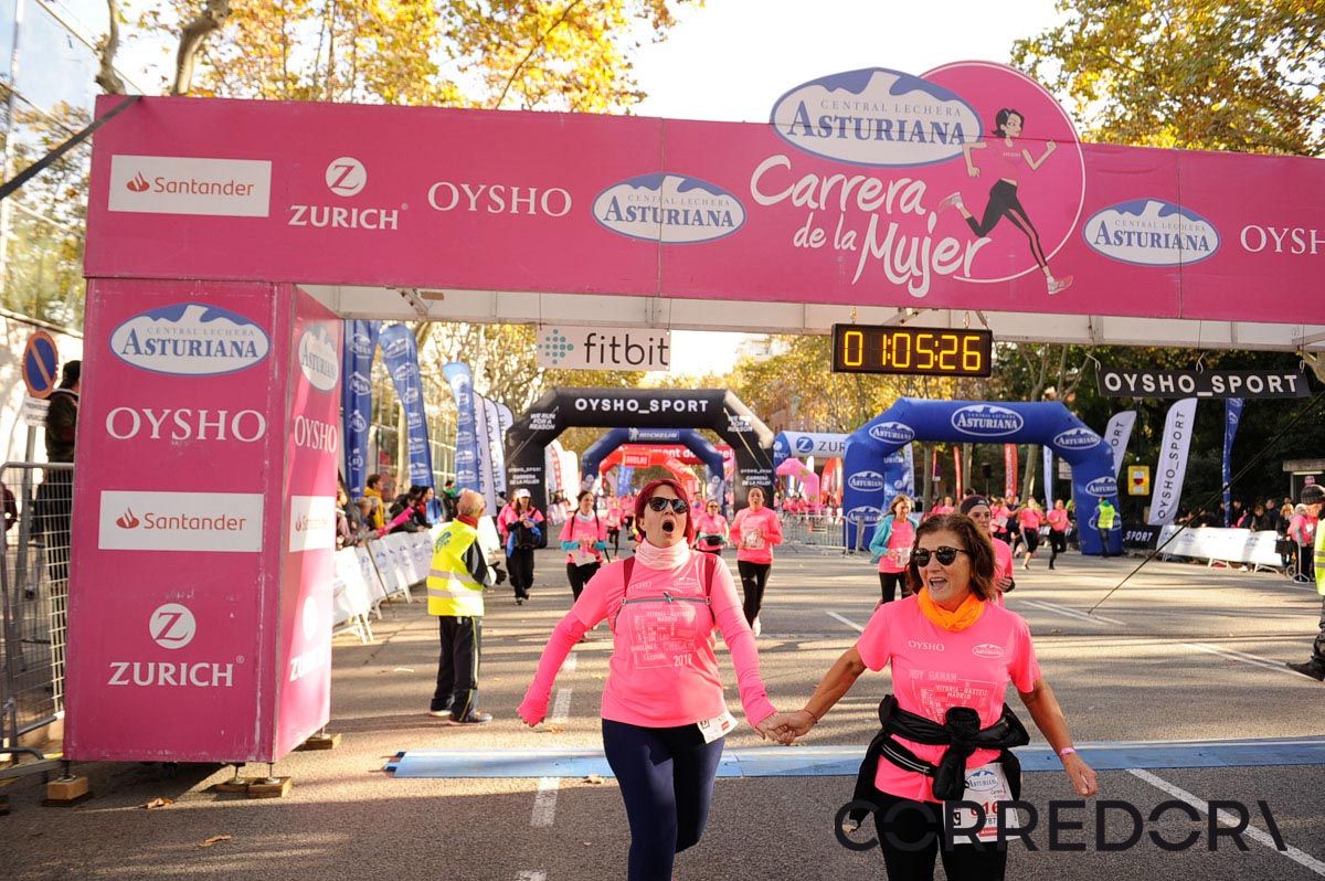 Llegada de la Carrera de la Mujer de Barcelona (ARCO IZQUIERDO 34)