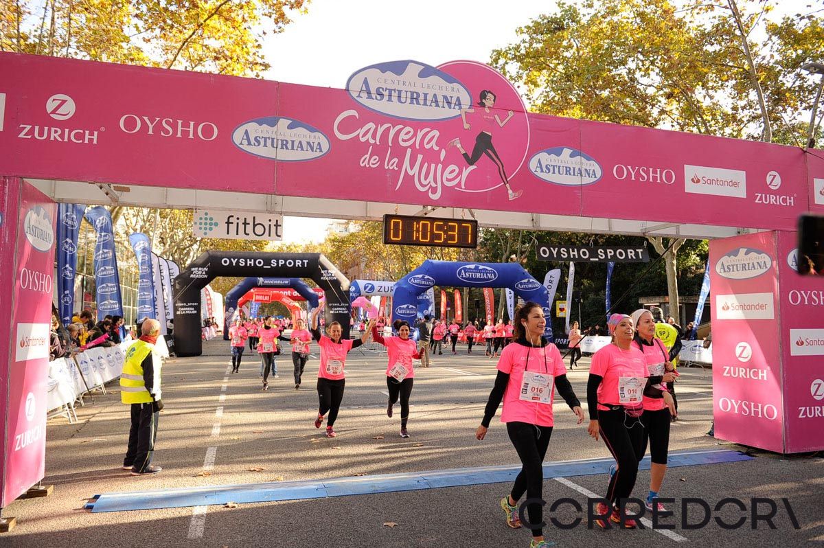 Llegada de la Carrera de la Mujer de Barcelona (ARCO IZQUIERDO 35)