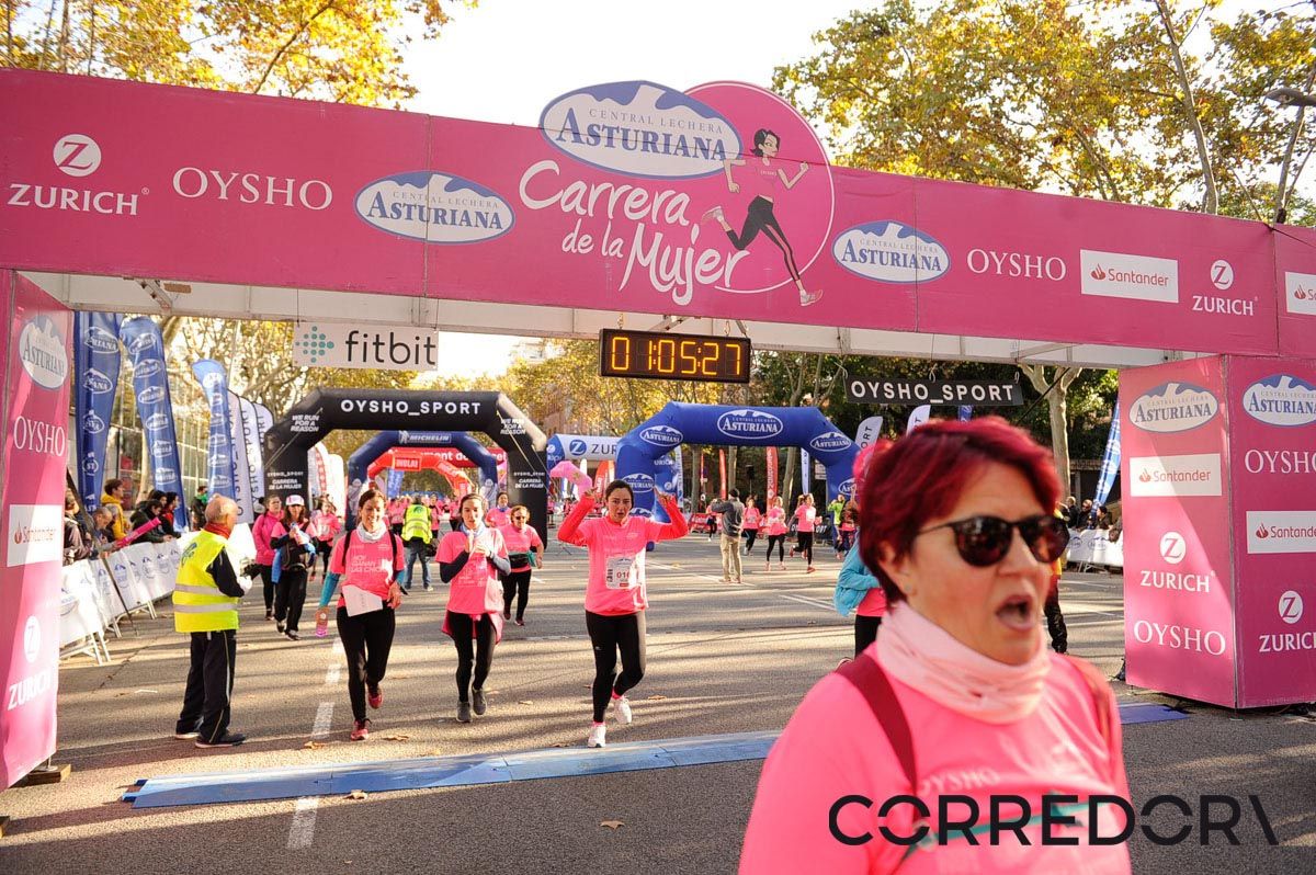 Llegada de la Carrera de la Mujer de Barcelona (ARCO IZQUIERDO 34)