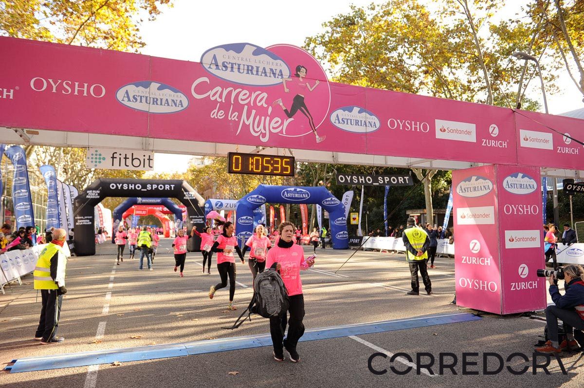 Llegada de la Carrera de la Mujer de Barcelona (ARCO IZQUIERDO 35)