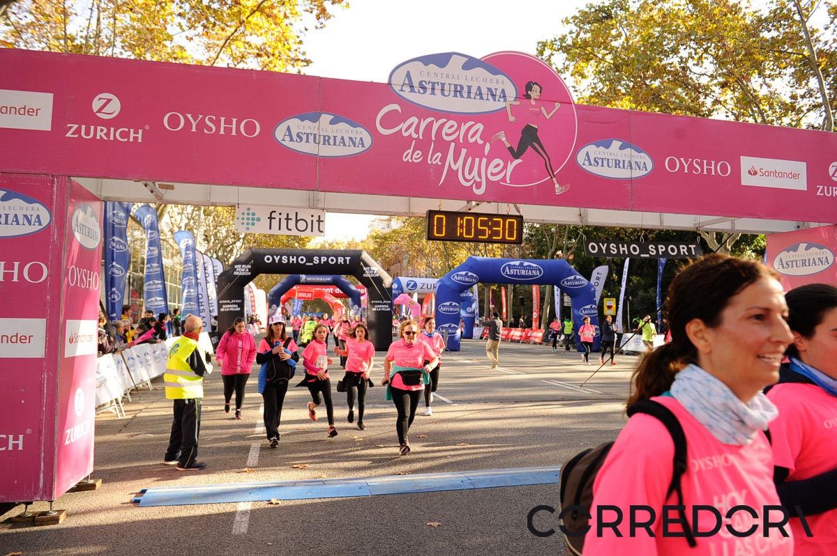 Llegada de la Carrera de la Mujer de Barcelona (ARCO IZQUIERDO 35)