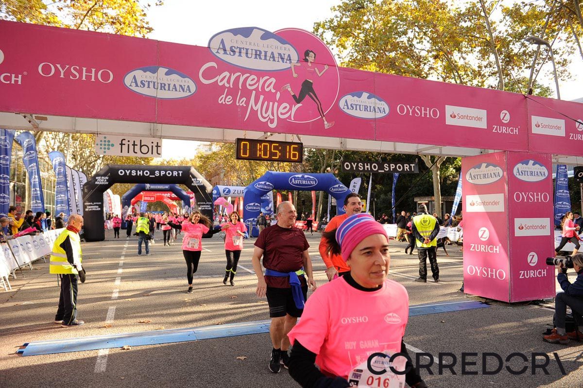 Llegada de la Carrera de la Mujer de Barcelona (ARCO IZQUIERDO 34)