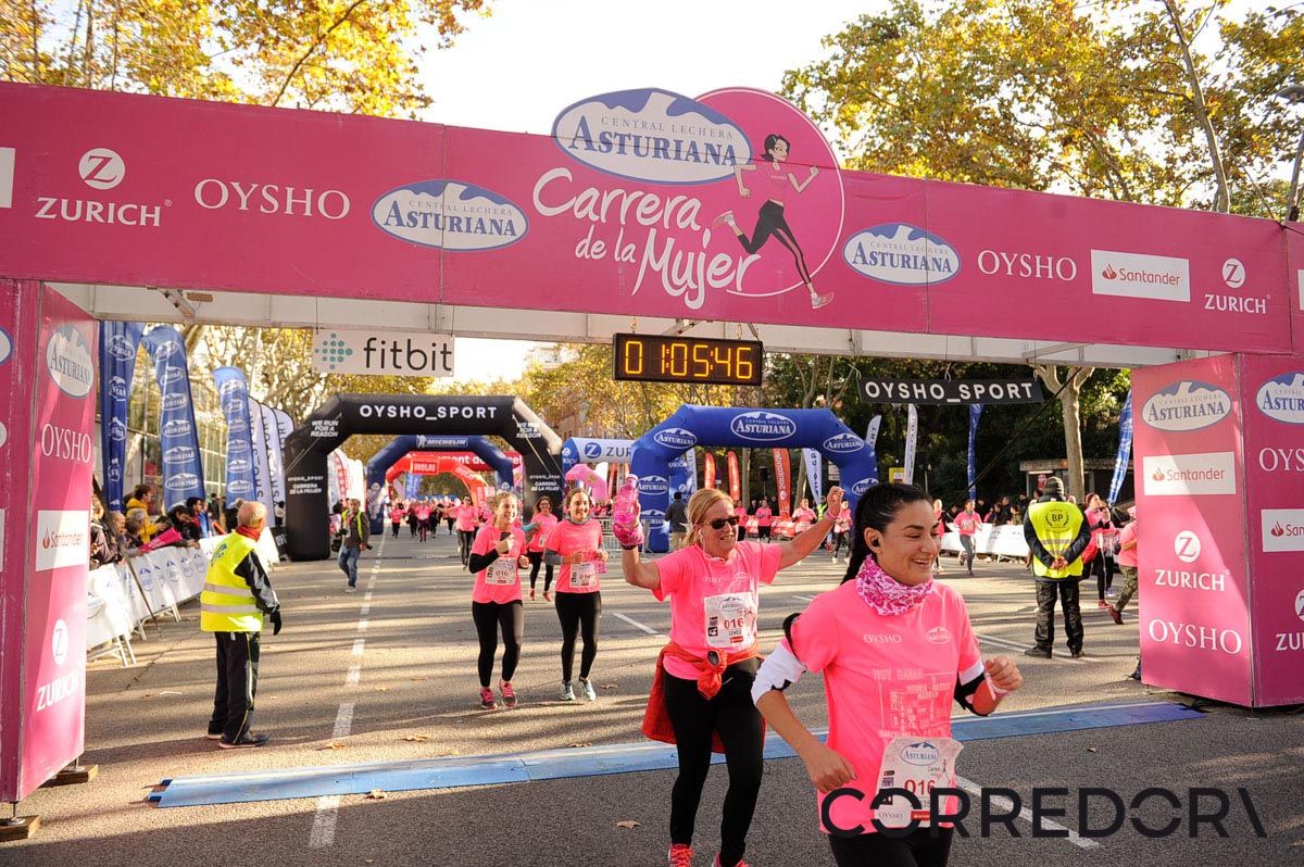 Llegada de la Carrera de la Mujer de Barcelona (ARCO IZQUIERDO 35)