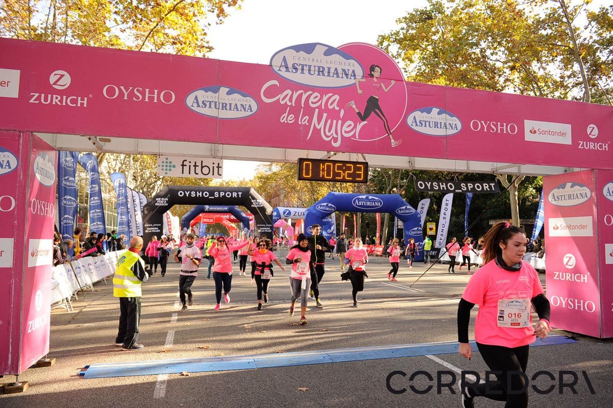Llegada de la Carrera de la Mujer de Barcelona (ARCO IZQUIERDO 34)