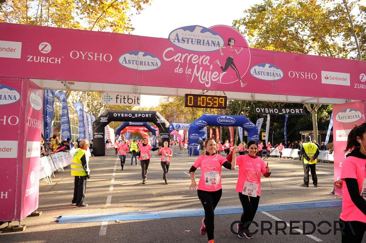 Llegada de la Carrera de la Mujer de Barcelona (ARCO IZQUIERDO 35)