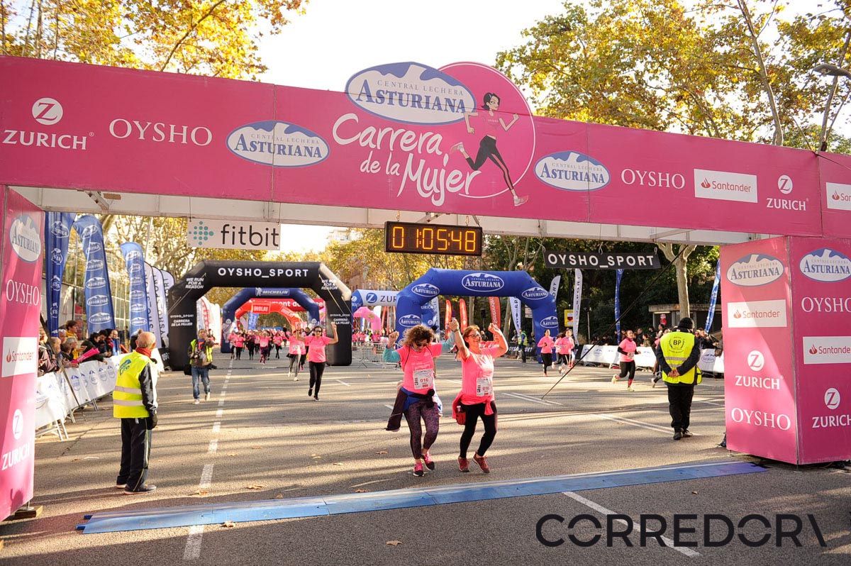 Llegada de la Carrera de la Mujer de Barcelona (ARCO IZQUIERDO 35)
