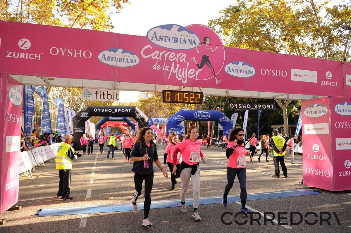 Llegada de la Carrera de la Mujer de Barcelona (ARCO IZQUIERDO 34)