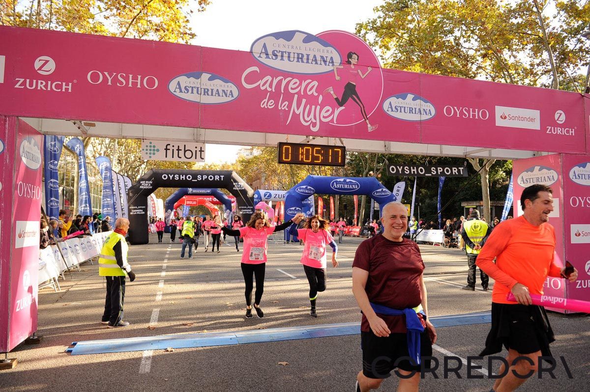 Llegada de la Carrera de la Mujer de Barcelona (ARCO IZQUIERDO 34)
