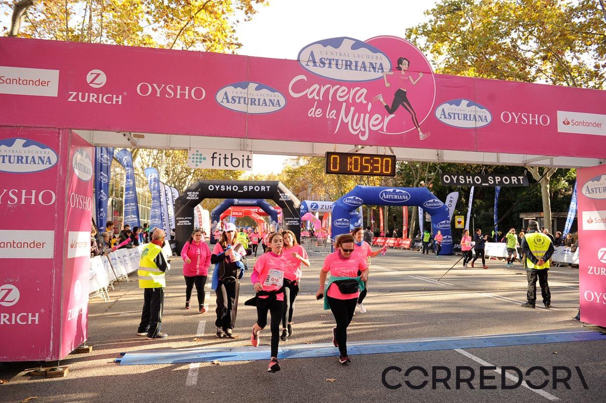 Llegada de la Carrera de la Mujer de Barcelona (ARCO IZQUIERDO 35)