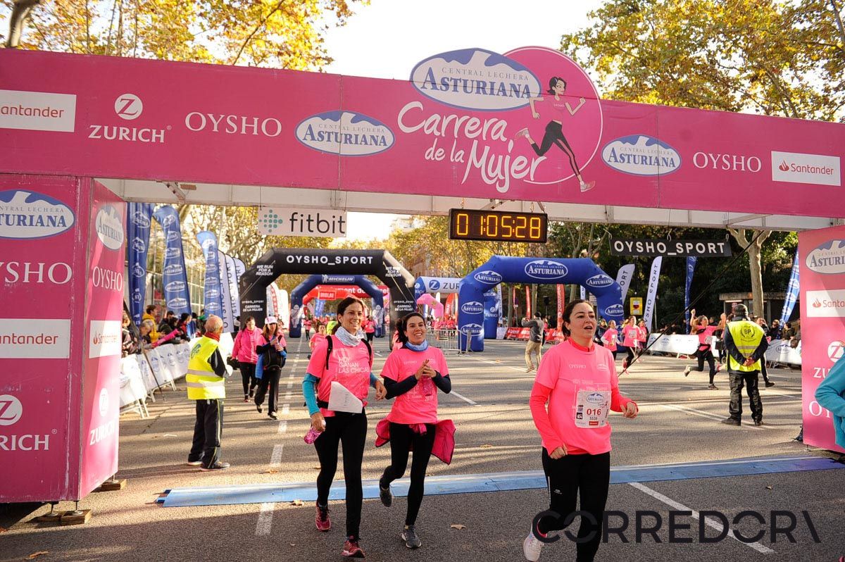 Llegada de la Carrera de la Mujer de Barcelona (ARCO IZQUIERDO 35)