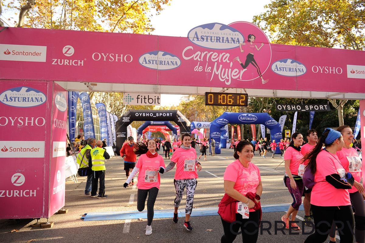 Llegada de la Carrera de la Mujer de Barcelona (ARCO IZQUIERDO 36)