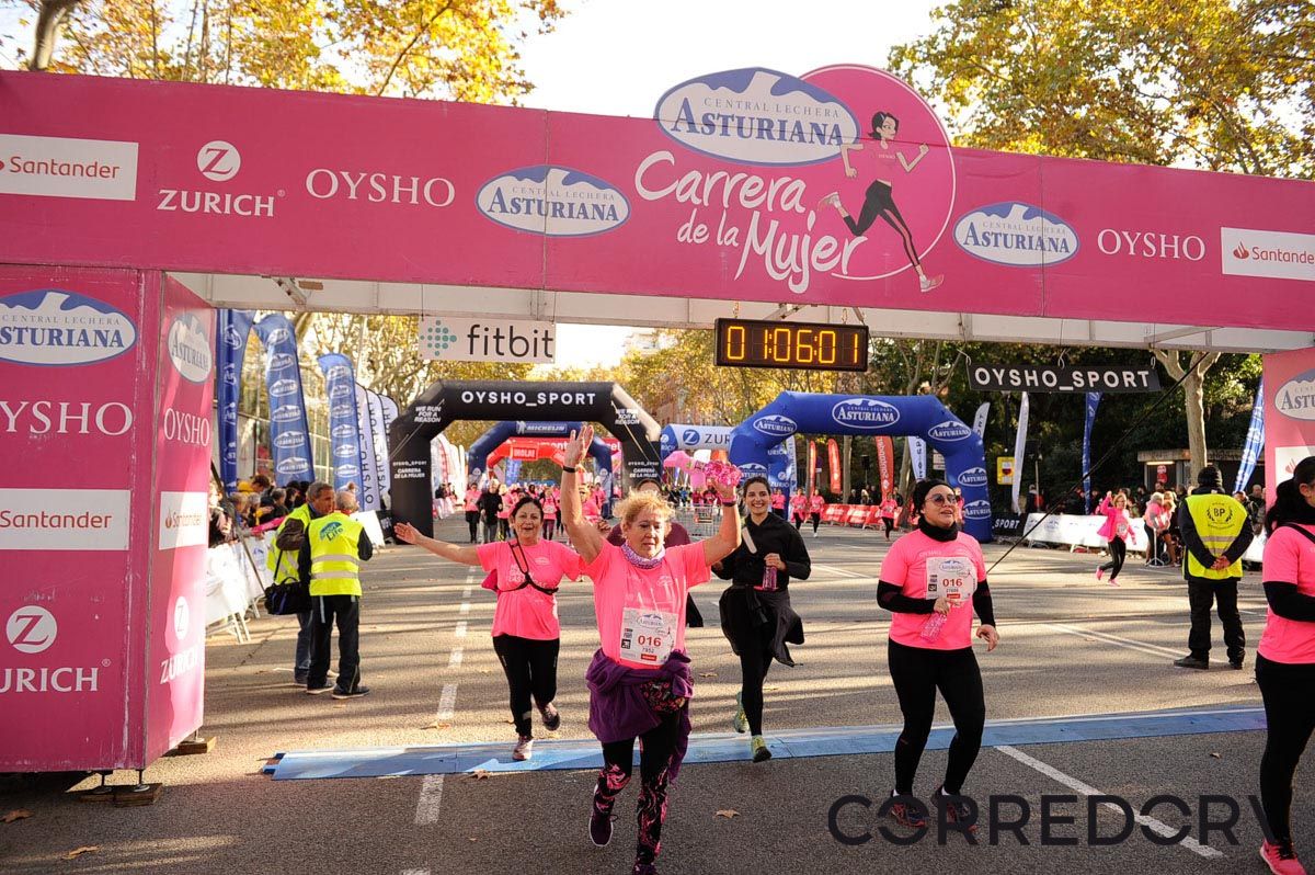 Llegada de la Carrera de la Mujer de Barcelona (ARCO IZQUIERDO 35)