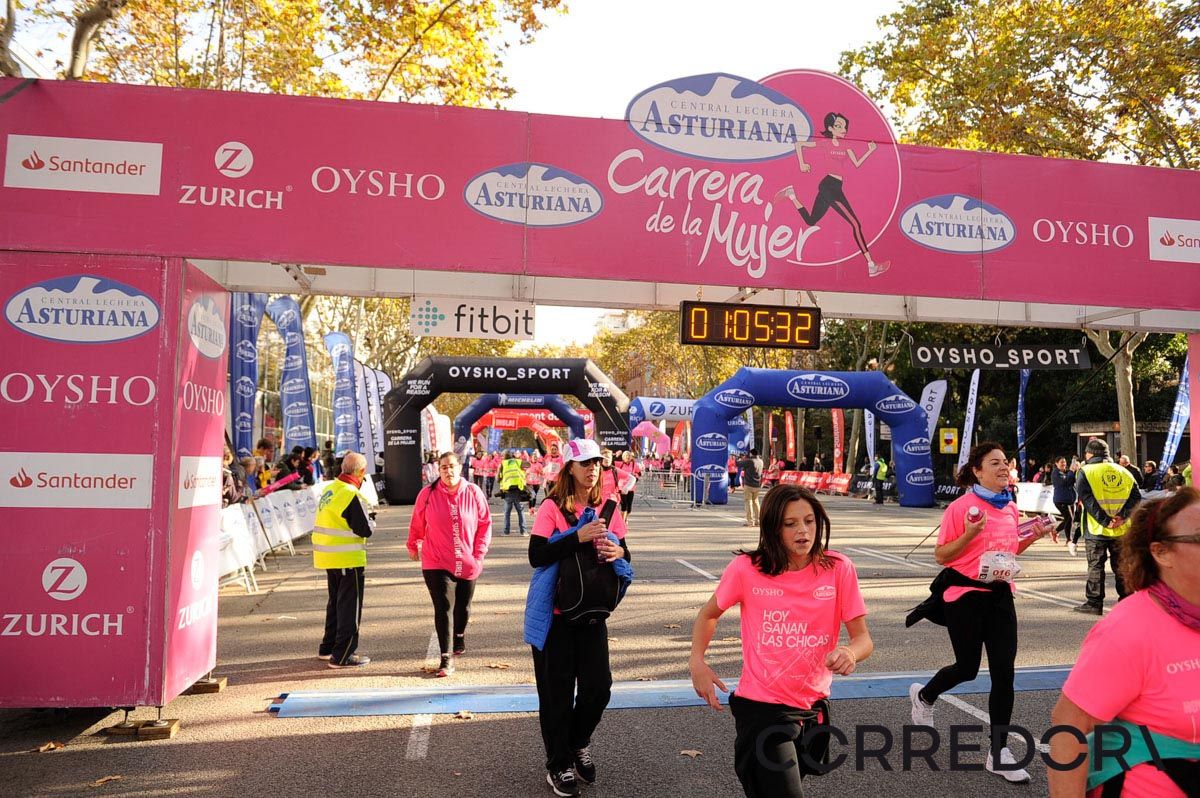 Llegada de la Carrera de la Mujer de Barcelona (ARCO IZQUIERDO 35)