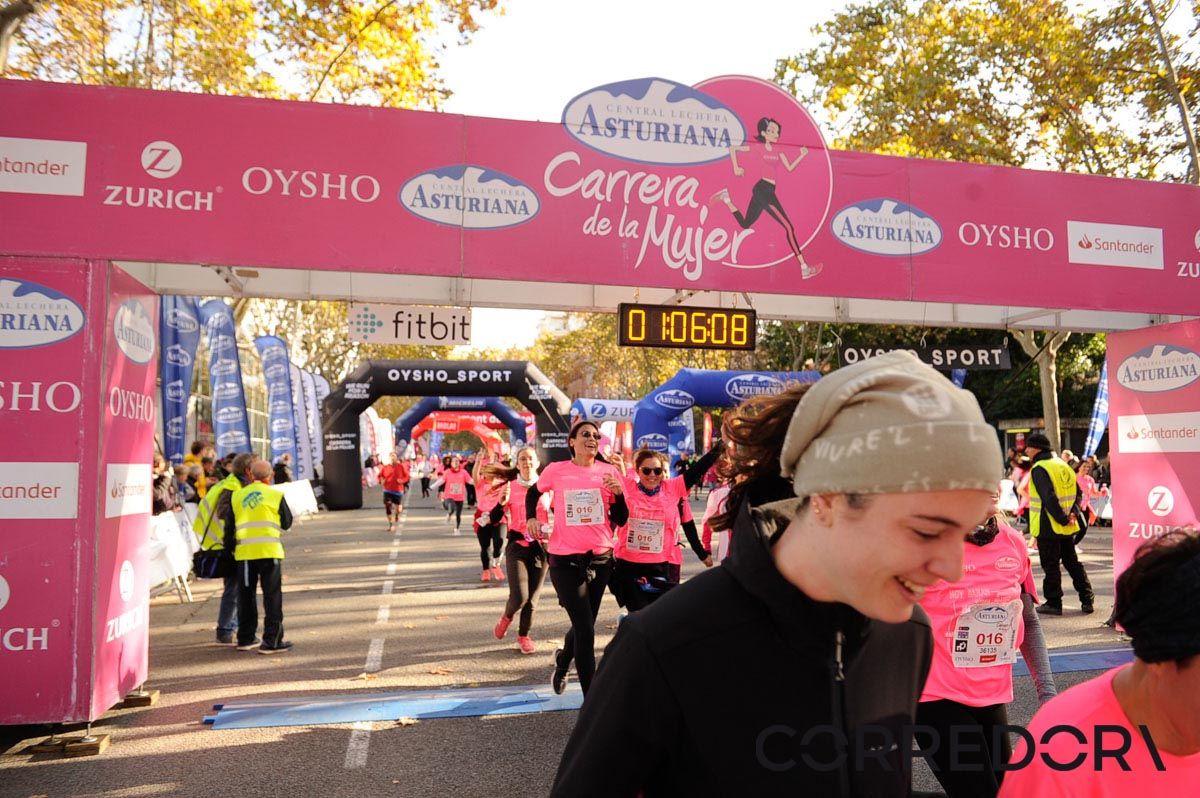 Llegada de la Carrera de la Mujer de Barcelona (ARCO IZQUIERDO 36)