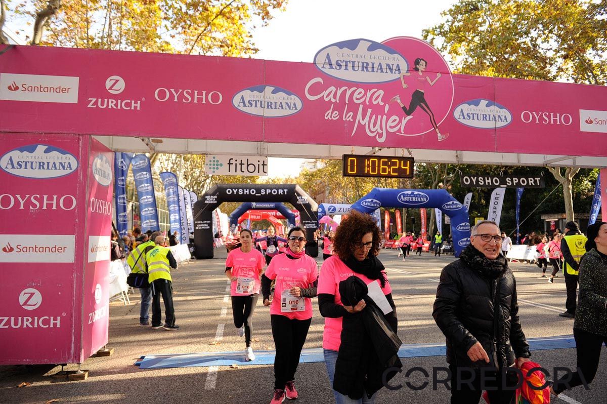 Llegada de la Carrera de la Mujer de Barcelona (ARCO IZQUIERDO 36)