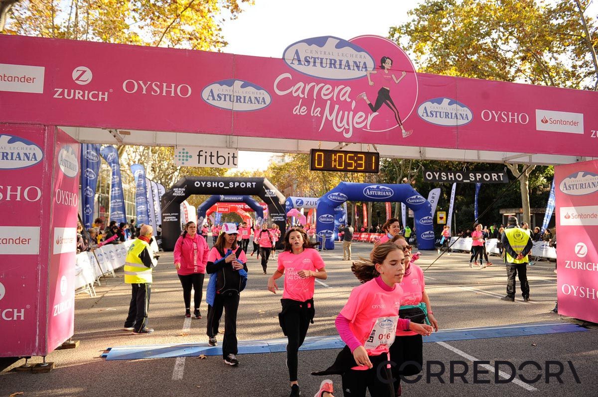 Llegada de la Carrera de la Mujer de Barcelona (ARCO IZQUIERDO 35)