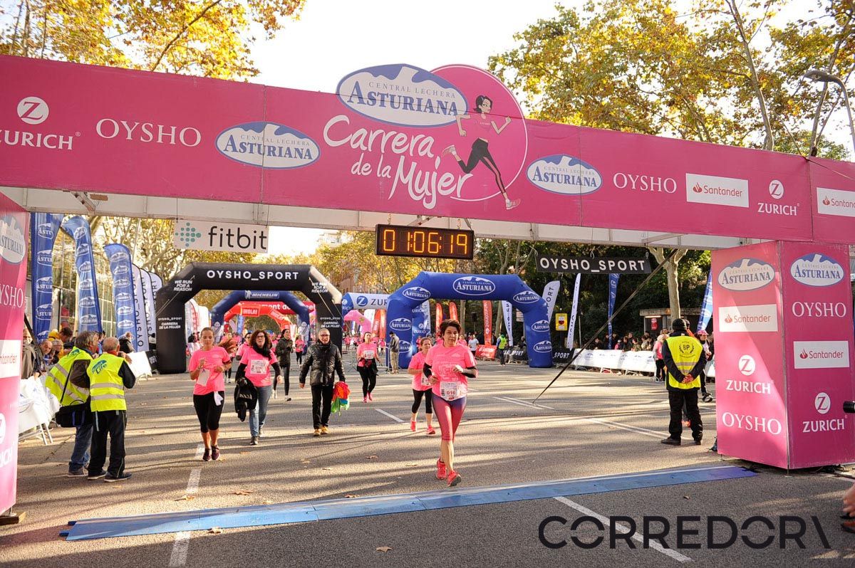 Llegada de la Carrera de la Mujer de Barcelona (ARCO IZQUIERDO 36)