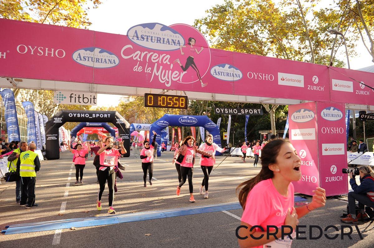 Llegada de la Carrera de la Mujer de Barcelona (ARCO IZQUIERDO 35)