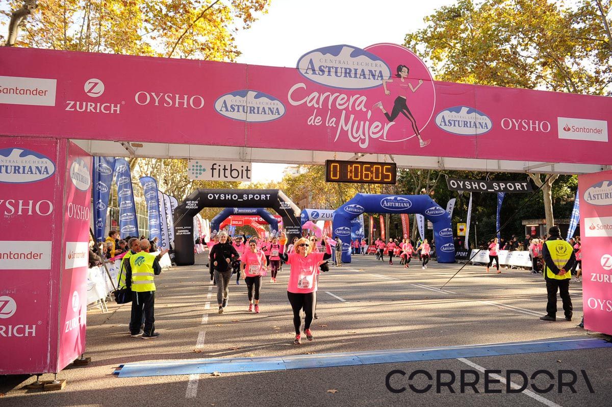 Llegada de la Carrera de la Mujer de Barcelona (ARCO IZQUIERDO 35)