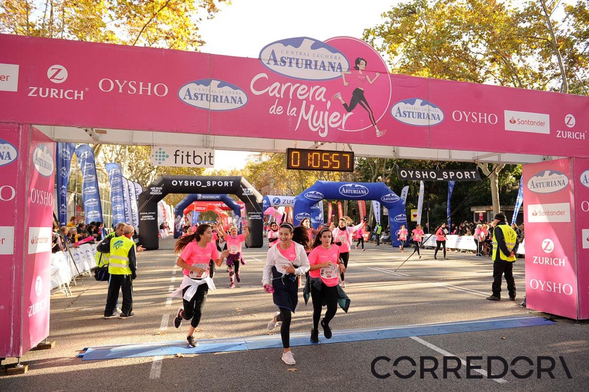 Llegada de la Carrera de la Mujer de Barcelona (ARCO IZQUIERDO 35)