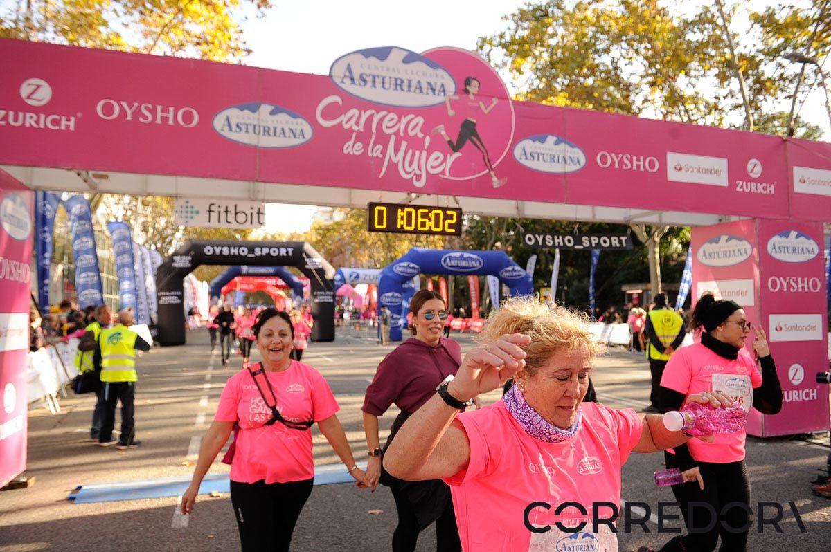 Llegada de la Carrera de la Mujer de Barcelona (ARCO IZQUIERDO 35)
