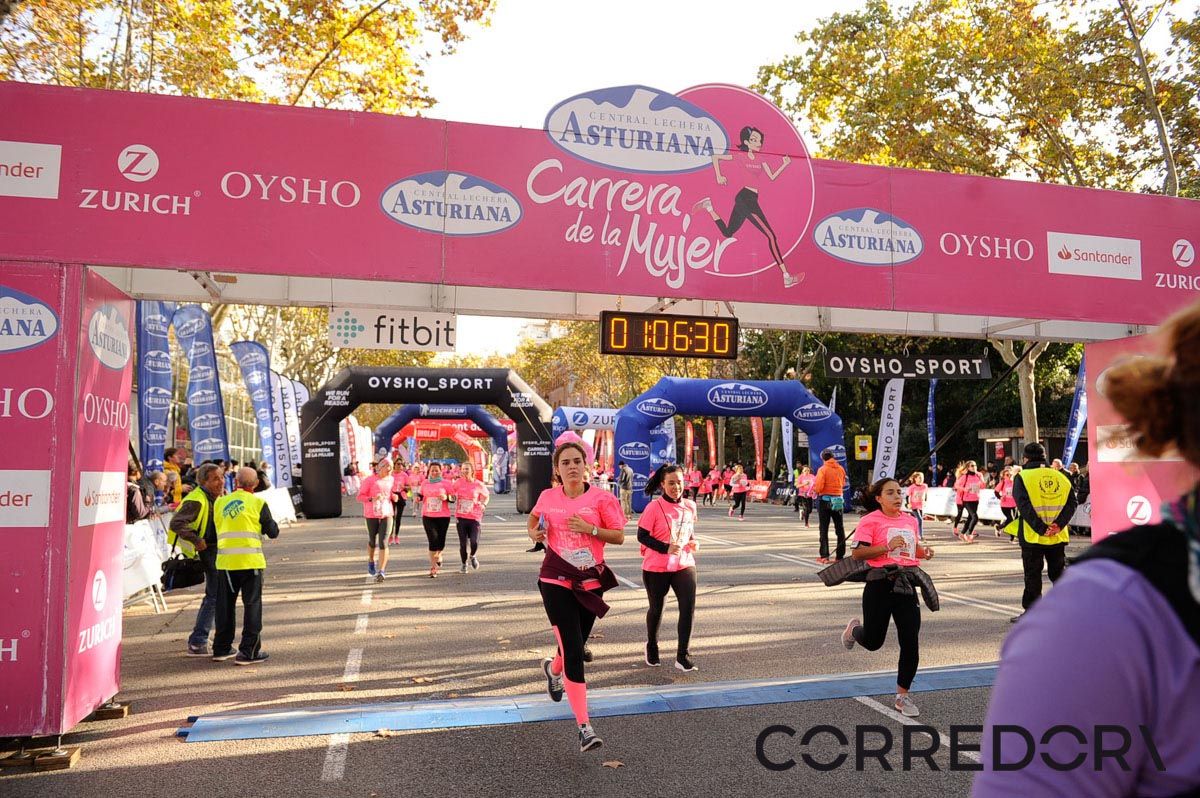 Llegada de la Carrera de la Mujer de Barcelona (ARCO IZQUIERDO 36)