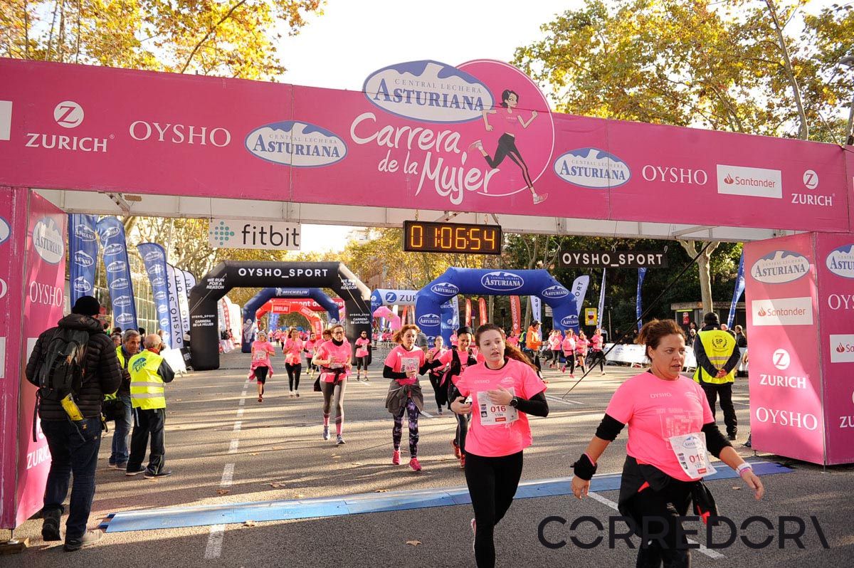 Llegada de la Carrera de la Mujer de Barcelona (ARCO IZQUIERDO 37)
