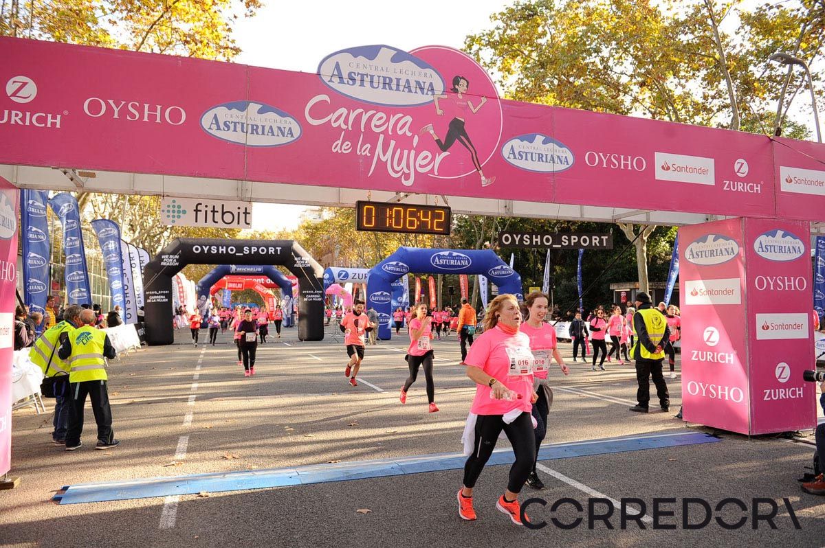Llegada de la Carrera de la Mujer de Barcelona (ARCO IZQUIERDO 36)
