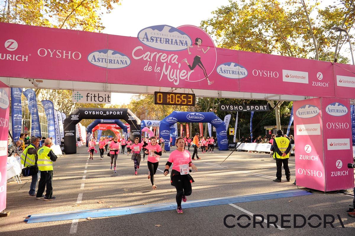 Llegada de la Carrera de la Mujer de Barcelona (ARCO IZQUIERDO 37)