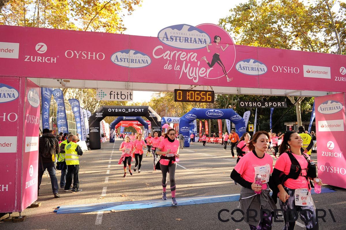 Llegada de la Carrera de la Mujer de Barcelona (ARCO IZQUIERDO 37)