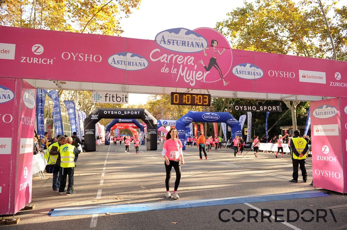 Llegada de la Carrera de la Mujer de Barcelona (ARCO IZQUIERDO 37)