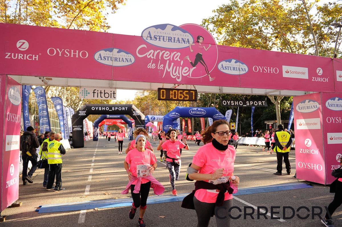 Llegada de la Carrera de la Mujer de Barcelona (ARCO IZQUIERDO 37)