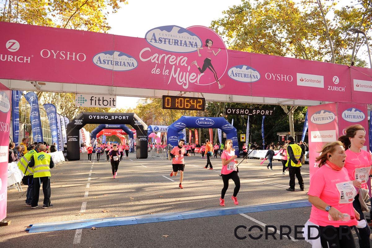 Llegada de la Carrera de la Mujer de Barcelona (ARCO IZQUIERDO 37)
