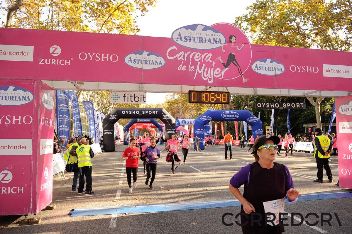 Llegada de la Carrera de la Mujer de Barcelona (ARCO IZQUIERDO 37)