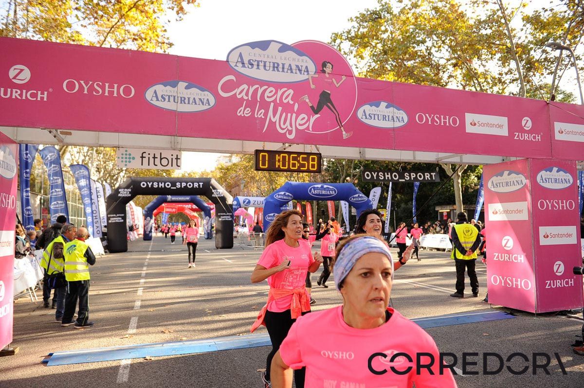 Llegada de la Carrera de la Mujer de Barcelona (ARCO IZQUIERDO 37)