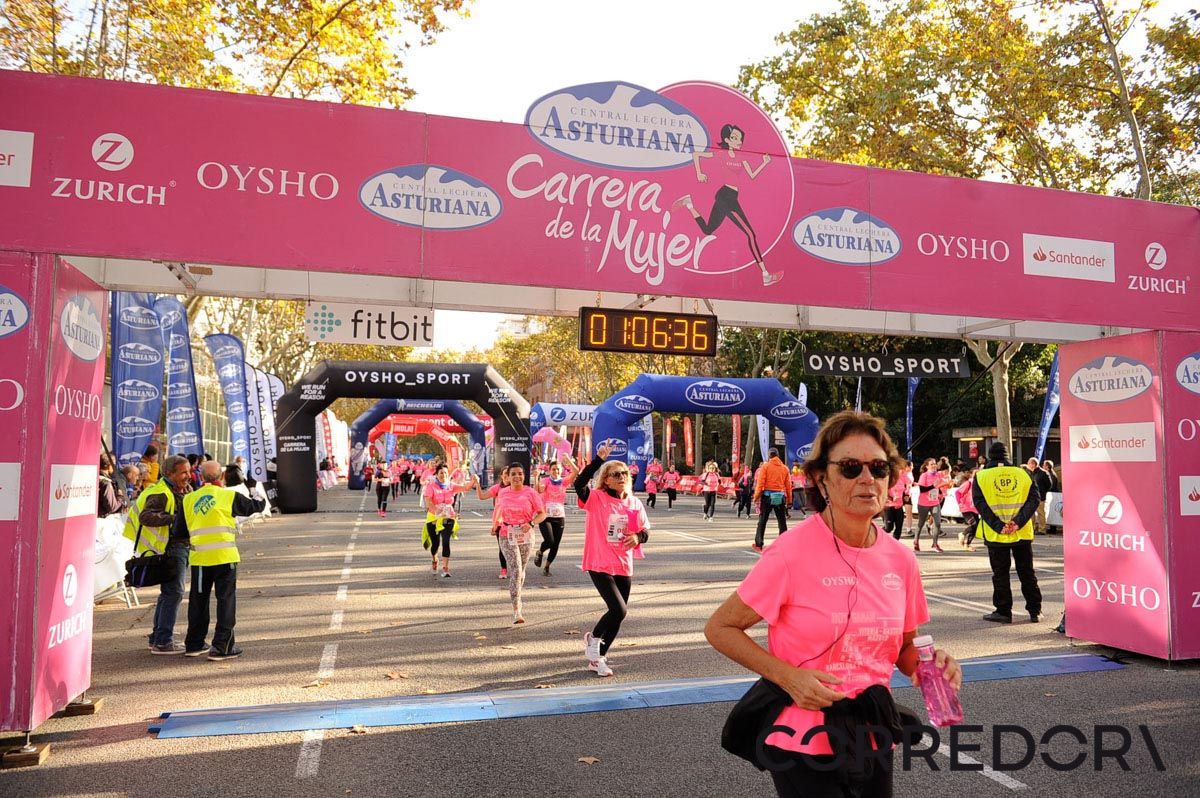 Llegada de la Carrera de la Mujer de Barcelona (ARCO IZQUIERDO 36)