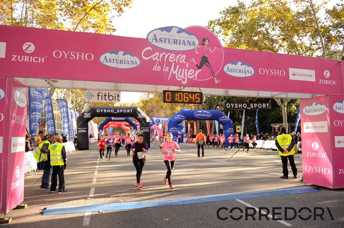 Llegada de la Carrera de la Mujer de Barcelona (ARCO IZQUIERDO 37)
