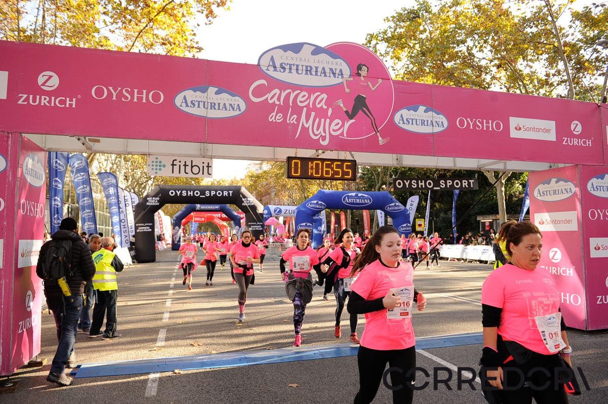 Llegada de la Carrera de la Mujer de Barcelona (ARCO IZQUIERDO 37)