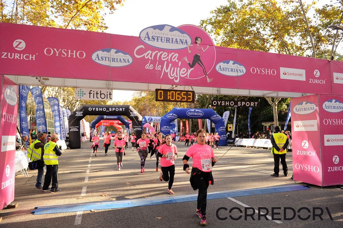Llegada de la Carrera de la Mujer de Barcelona (ARCO IZQUIERDO 37)