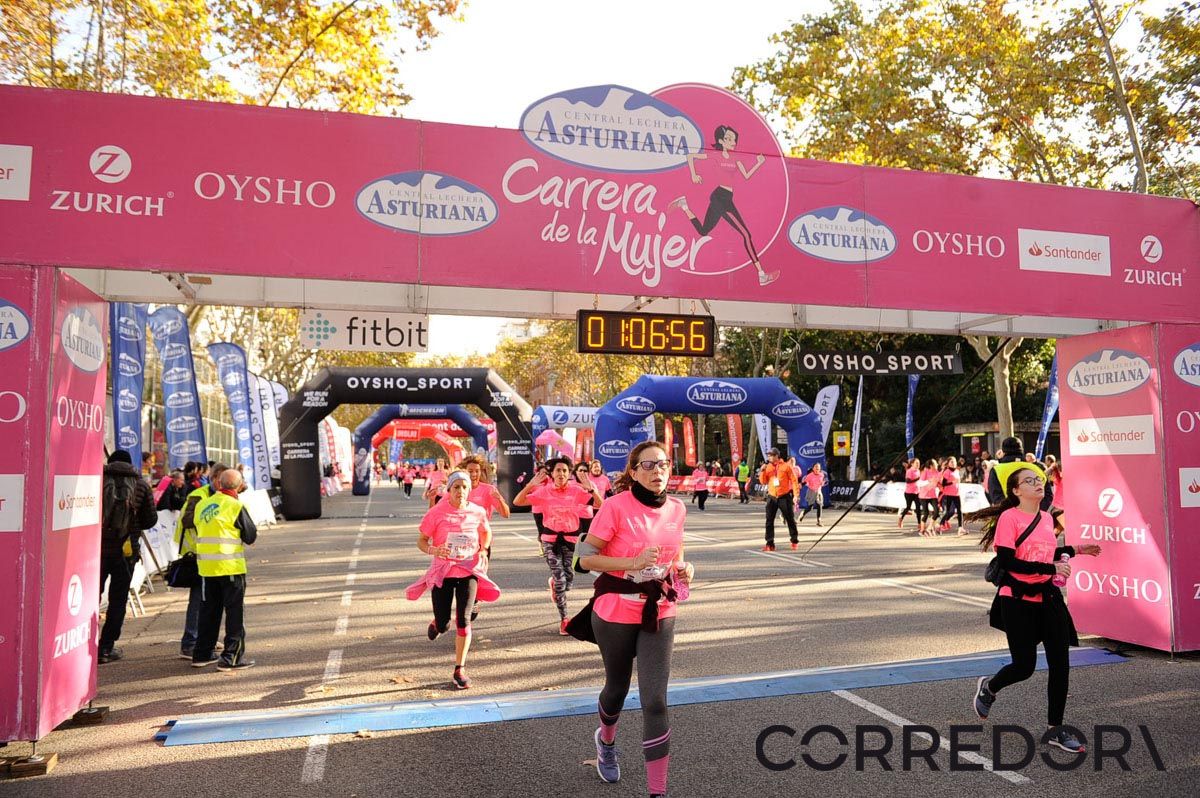 Llegada de la Carrera de la Mujer de Barcelona (ARCO IZQUIERDO 37)