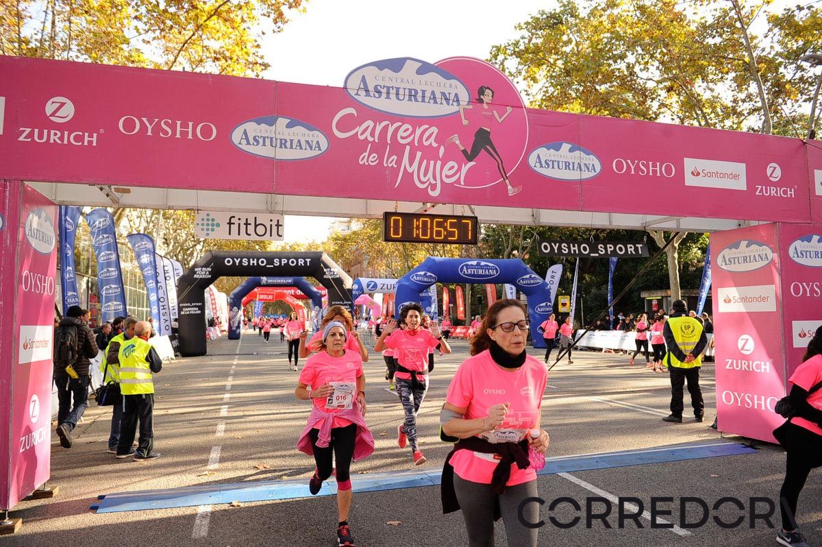 Llegada de la Carrera de la Mujer de Barcelona (ARCO IZQUIERDO 37)