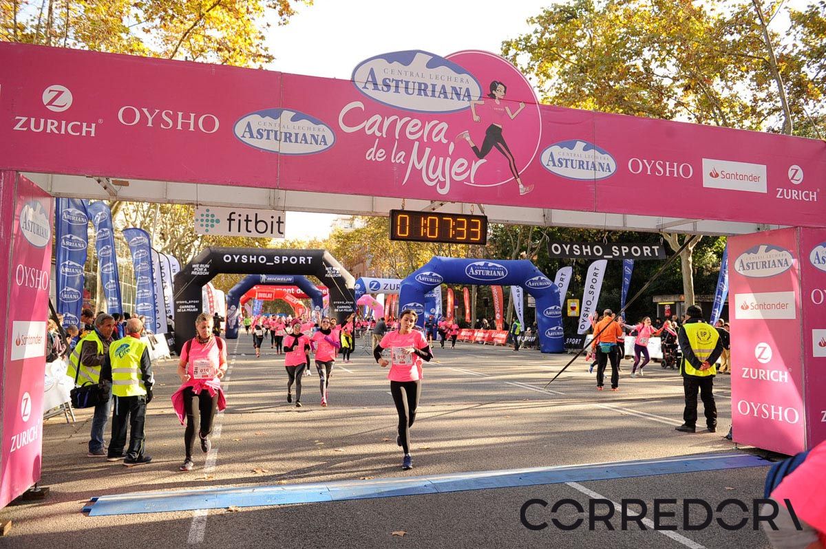 Llegada de la Carrera de la Mujer de Barcelona (ARCO IZQUIERDO 38)
