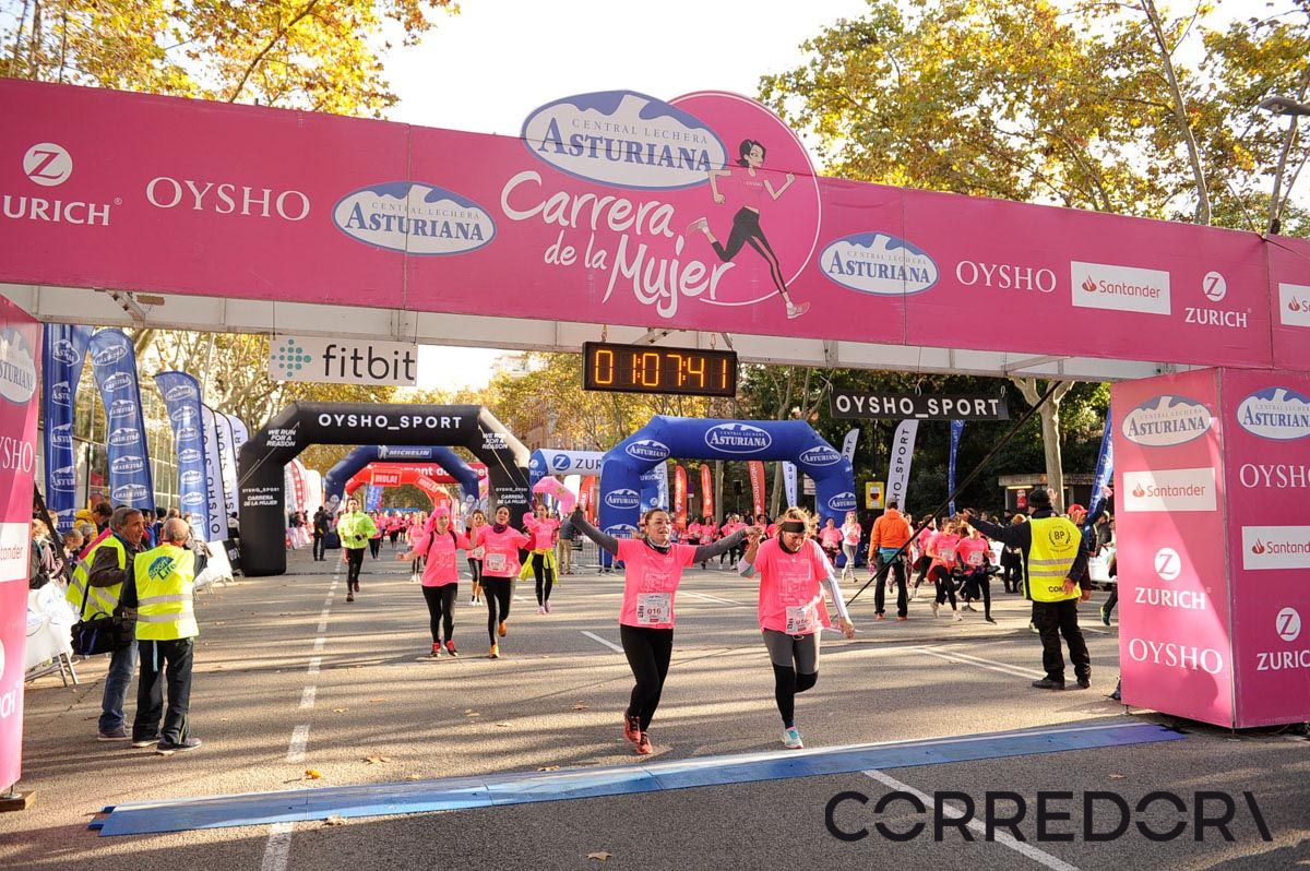 Llegada de la Carrera de la Mujer de Barcelona (ARCO IZQUIERDO 38)